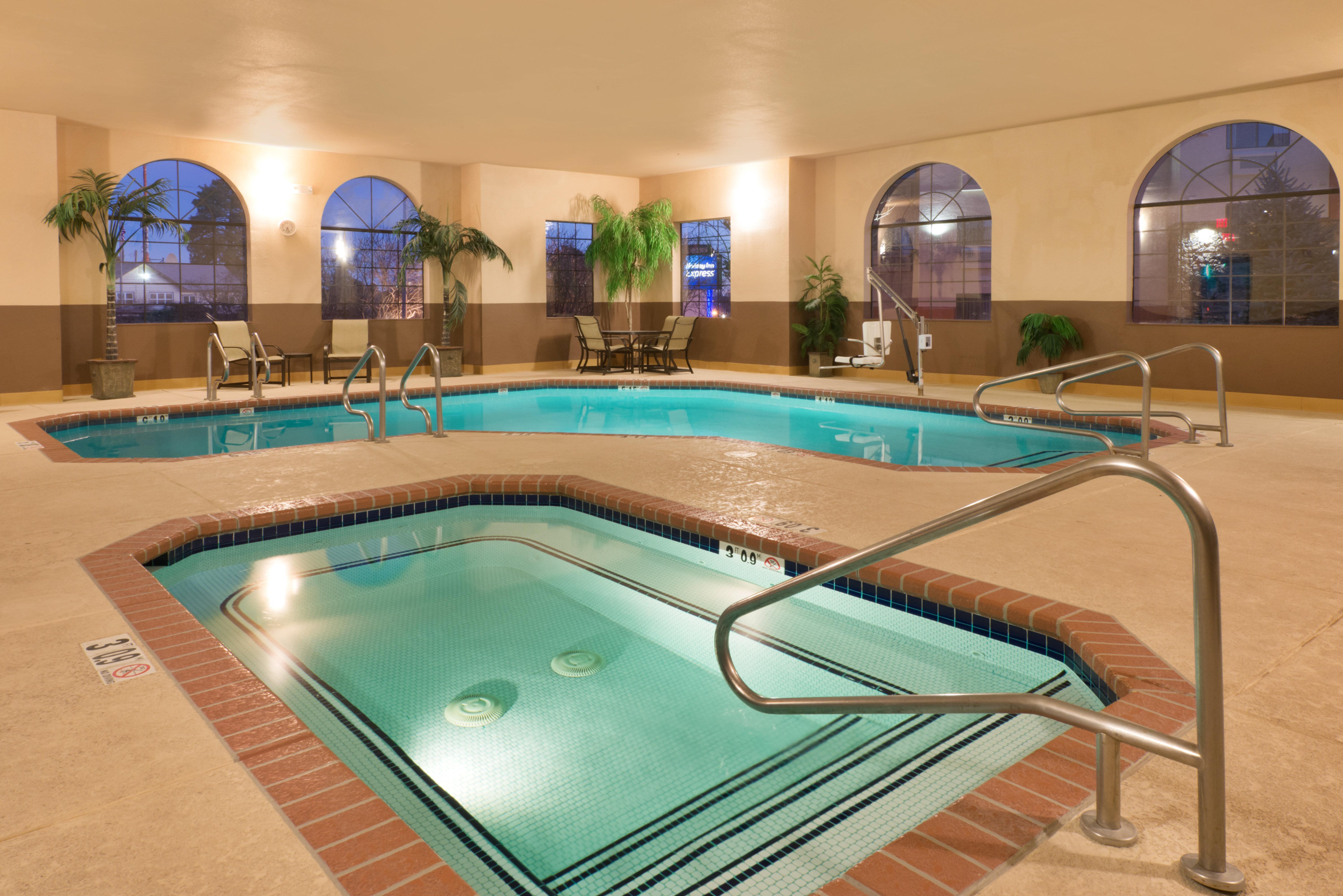Holiday Inn Express Show Low By Ihg Dış mekan fotoğraf